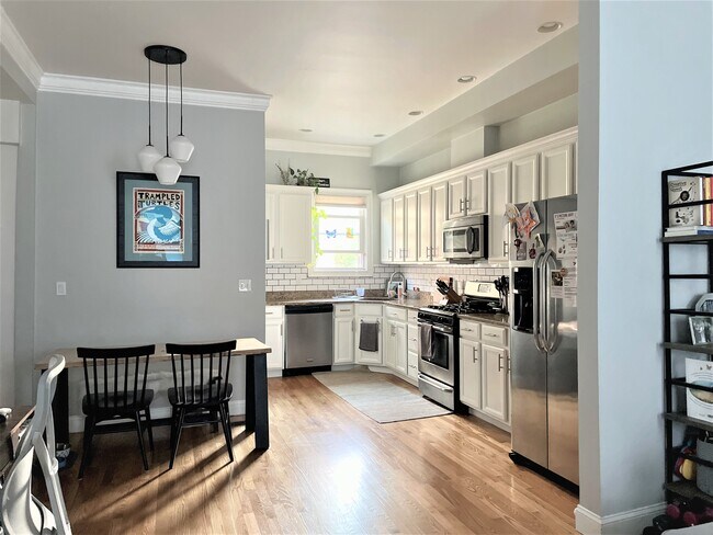 Building Photo - 87 Bartlett St