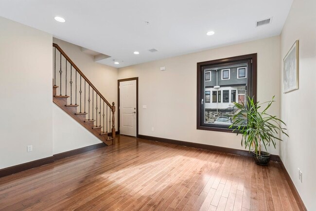 Building Photo - 575 Hoboken Rd