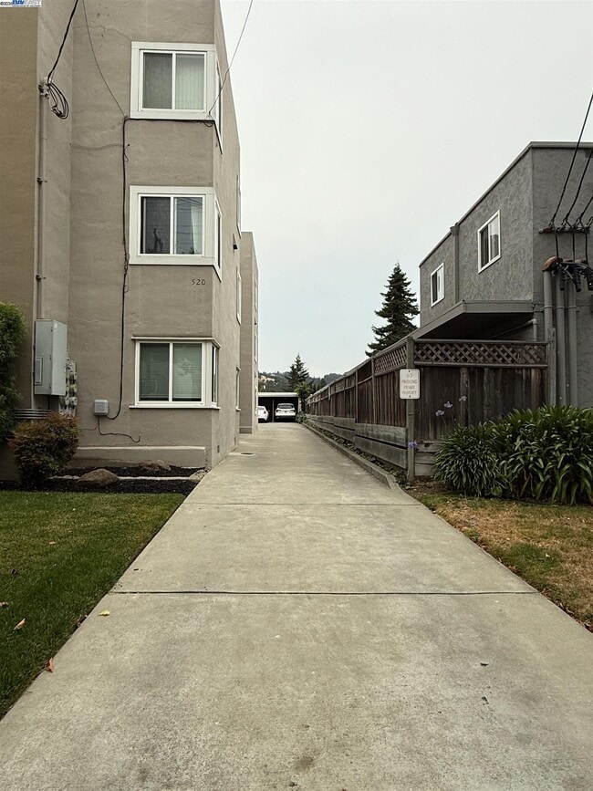 Foto del edificio - 520 Bancroft Ave
