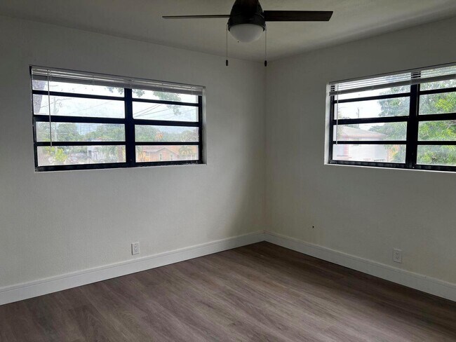 Foto del edificio - 1197 W 35th St