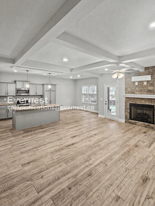 Foto del edificio - Limited Time Special Offer / 4 Bed, 3 Bath Home with Garage / Per-Friendly / Vouchers Accepted / ...