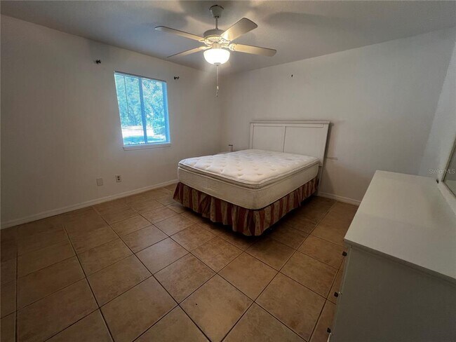 Foto del edificio - 6519 W Newberry Rd