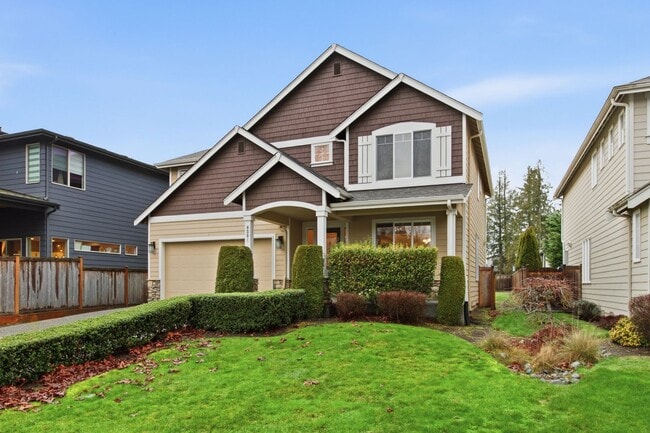 Building Photo - Gorgeous Kirkland Home w/2 car garage