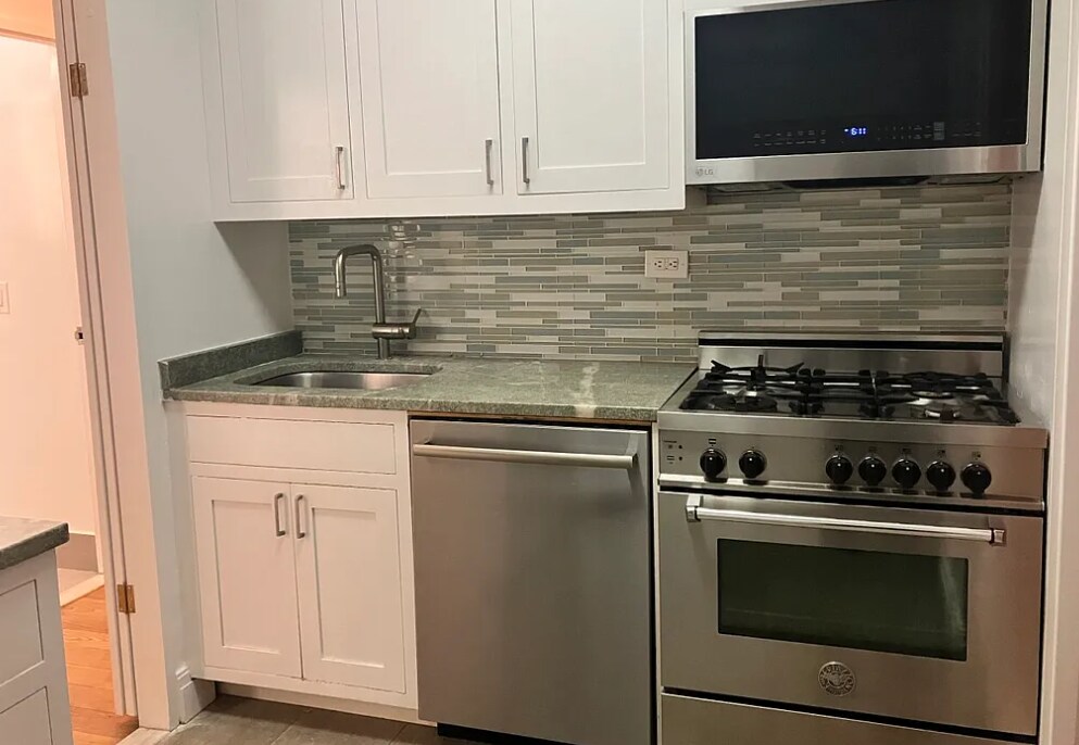 Primary Photo - 280 W 81st St