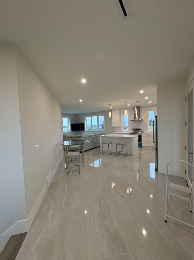 Building Photo - 3388 Ross Rd