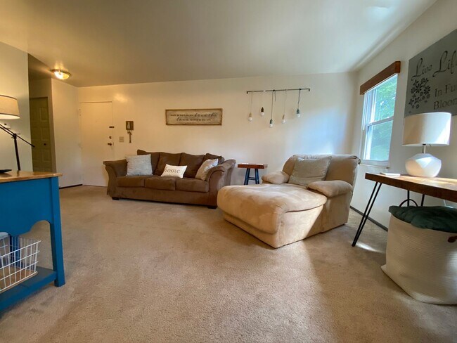 Foto del edificio - Beautiful 2 Bedroom Apartment in Prime Bellevue Location! Close to Downtown, Shopping, Dining & M...