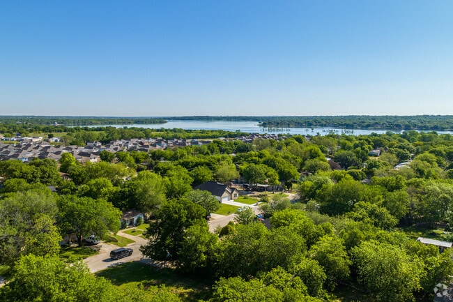 Its lush landscape makes Sun Valley a unique and desirable place to live in Fort Worth.
