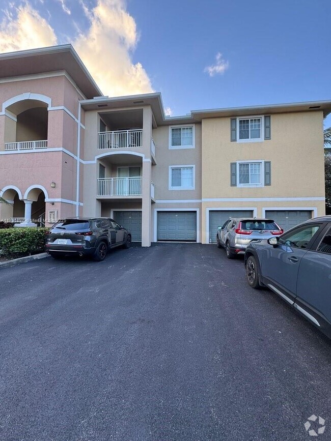 Building Photo - 6492 Emerald Dunes Dr