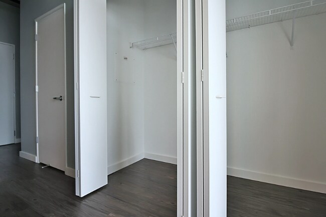 Foto del edificio - 1443 S State St