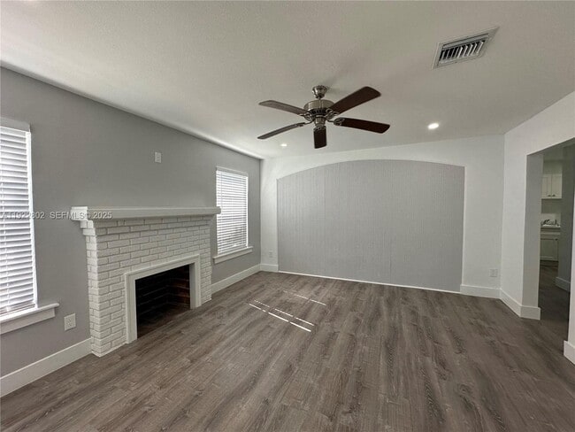 Foto del edificio - 4249 Bougainvilla Dr