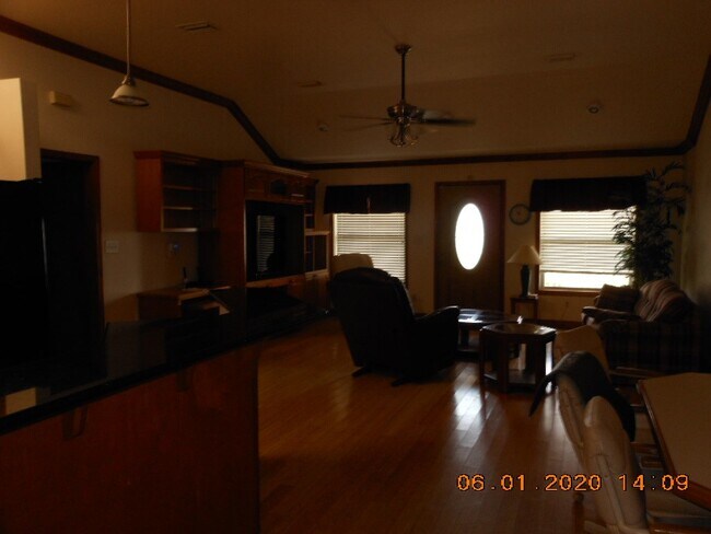 Building Photo - 643 US-98
