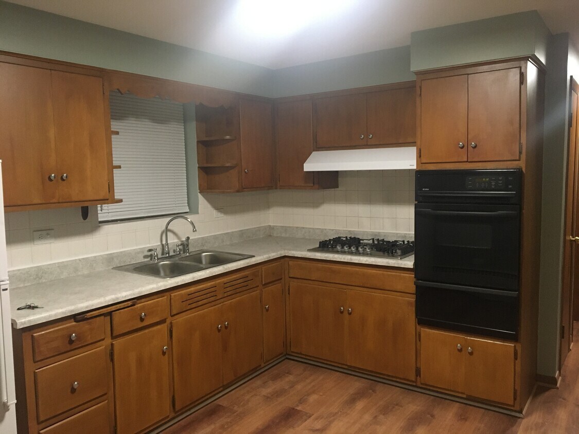 part of kitchen - 5419 N Campbell Ave