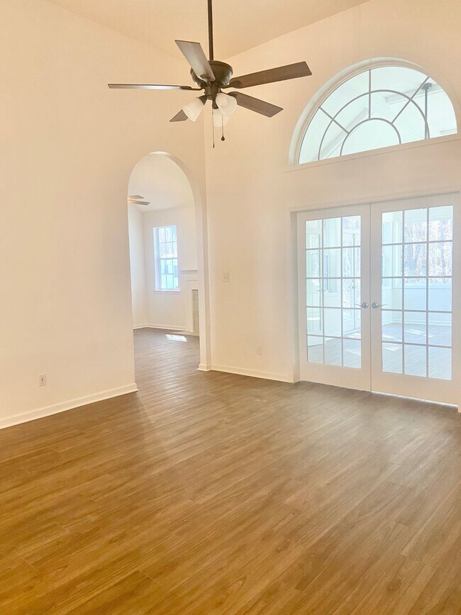 Building Photo - 129 Tappan Zee Dr
