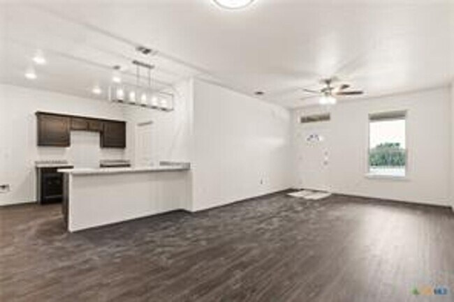 Building Photo - 117 Leon Ln