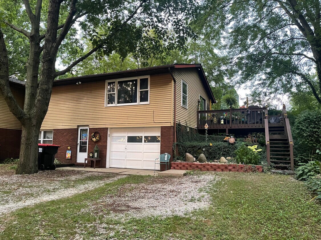 3398 Lake Center St NW, Uniontown, OH 44685 House Rental in Uniontown