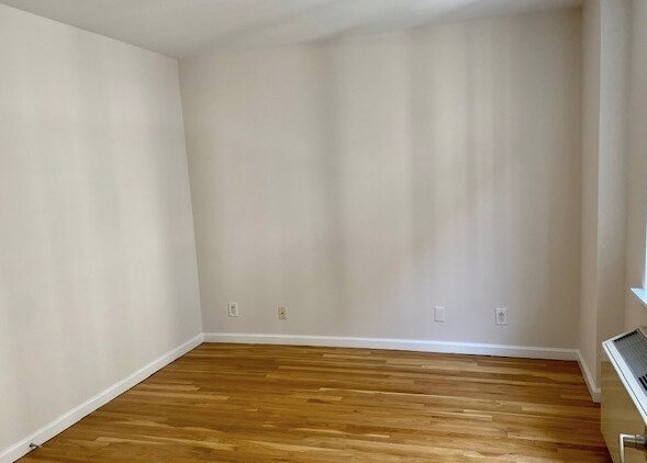 Bedroom - 165 W 21st St