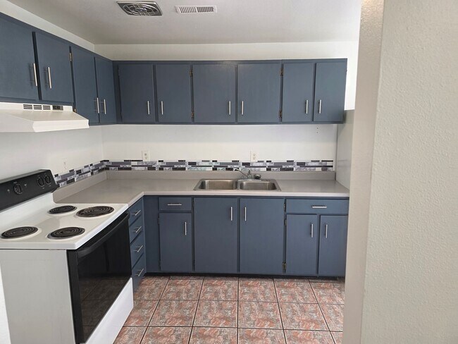 Building Photo - Ferron Rental