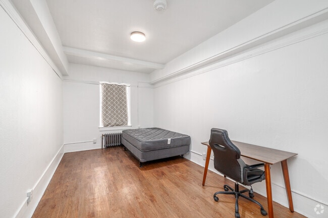 Studio - 108SF - 800 University Ave
