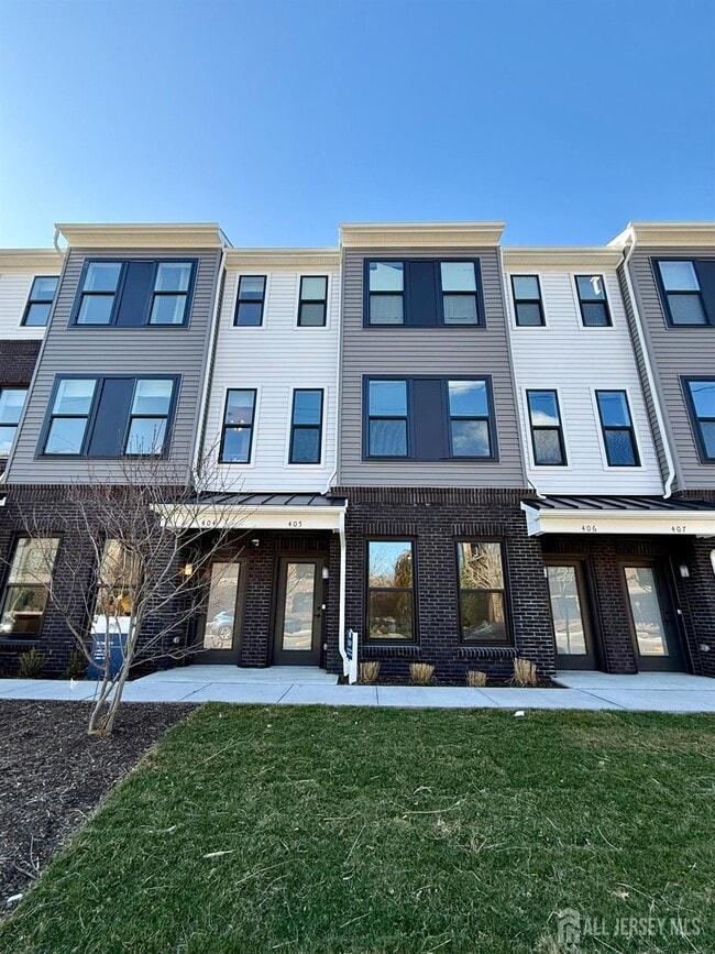 Building Photo - 400 Willow St