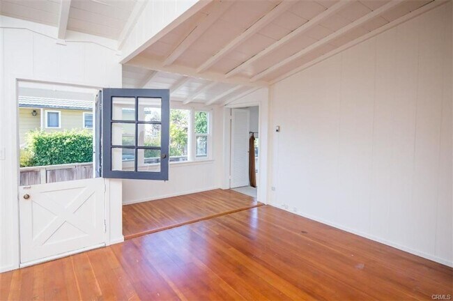 Building Photo - South Laguna Cottage