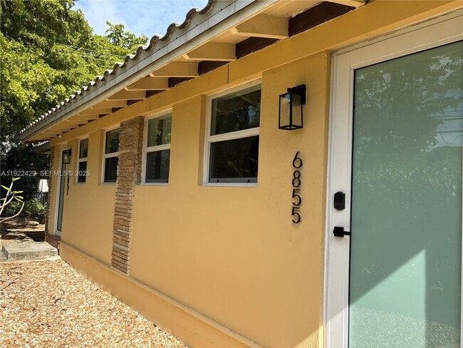 Foto del edificio - 6855 NE 5th Ave