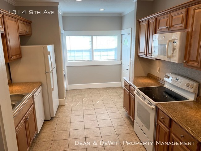 Building Photo - Historic Uptown 2/1 SFH For Rent