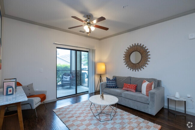 2BR, 2BA - 1,095SF - Living Room - Valrico Station