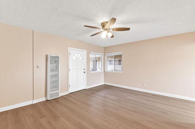 Building Photo - 1427 W Parade St