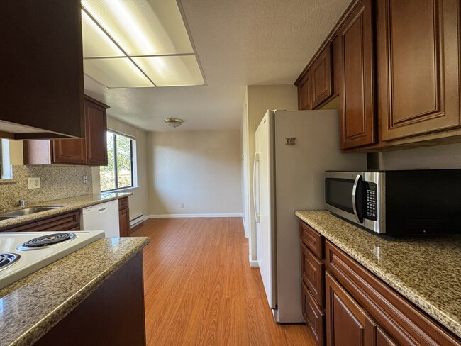 Building Photo - 832 N Abbott Ave