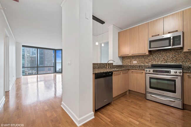 Foto del edificio - 450 E Waterside Dr