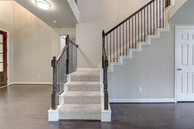 Building Photo - 28918 Woods Rose Ct