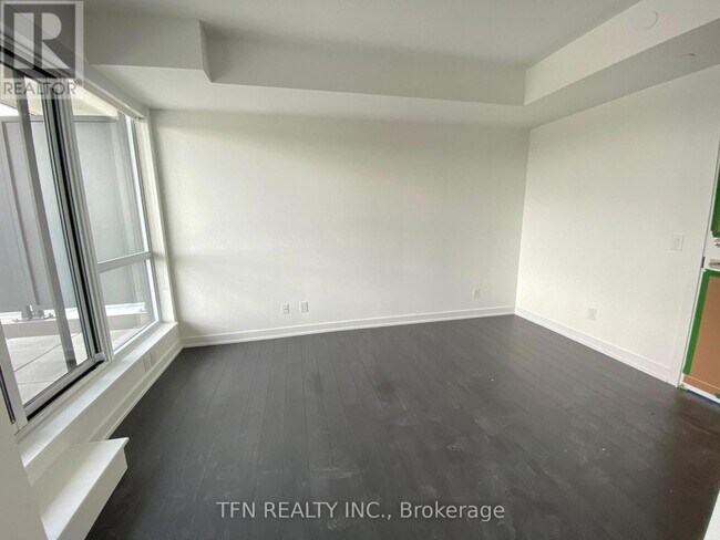 Photo du bâtiment - 1603-1603 Eglinton Ave W
