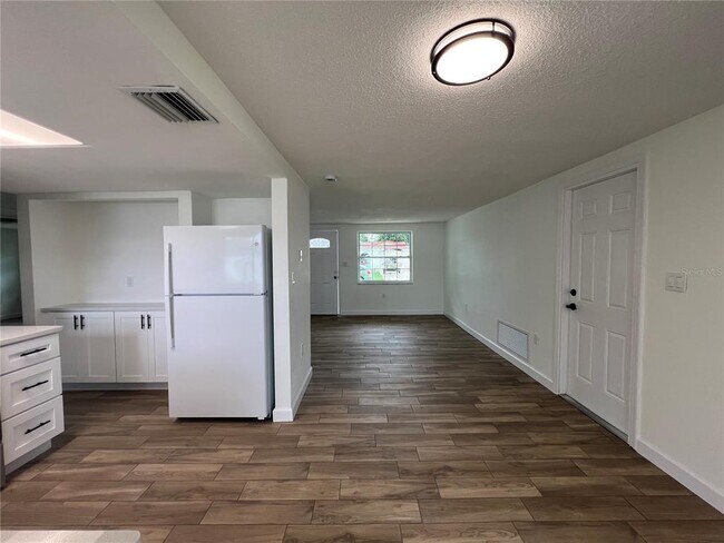 Building Photo - 7315 Brentwood Dr