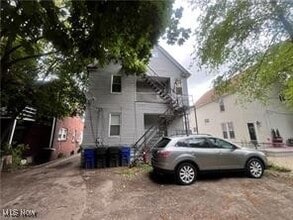 Building Photo - 1422 W 84th St
