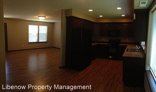 Building Photo - 3 br, 2.5 bath Apartment - 2100 N Chestnut St
