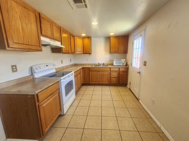 Foto del edificio - Two Bedroom One Bath Home!
