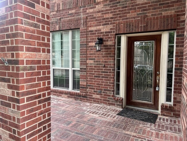 Building Photo - 16907 Coronado Springs Dr