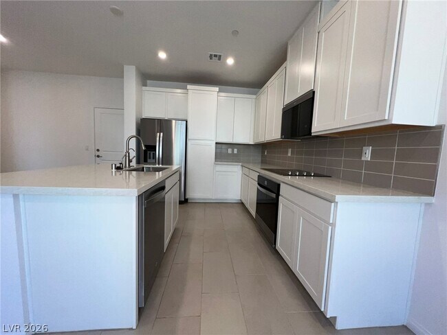 Foto del edificio - 230 Wewatta Ave