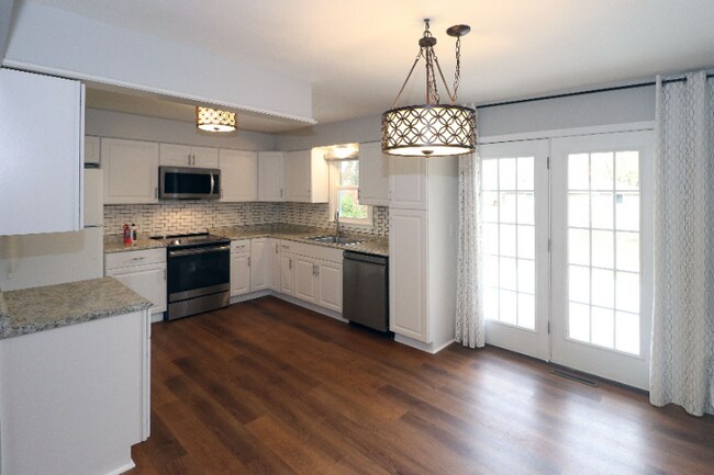 Building Photo - 106 N 1st St