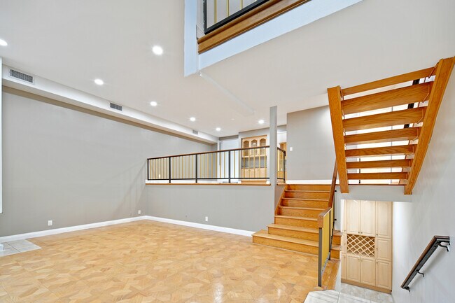 Building Photo - 5335 White Oak Ave