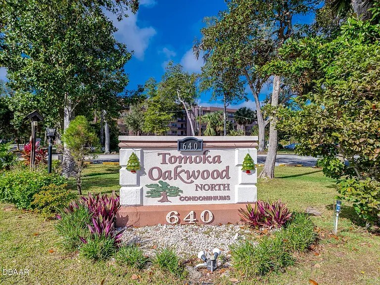 Foto principal - 640 N Nova Rd