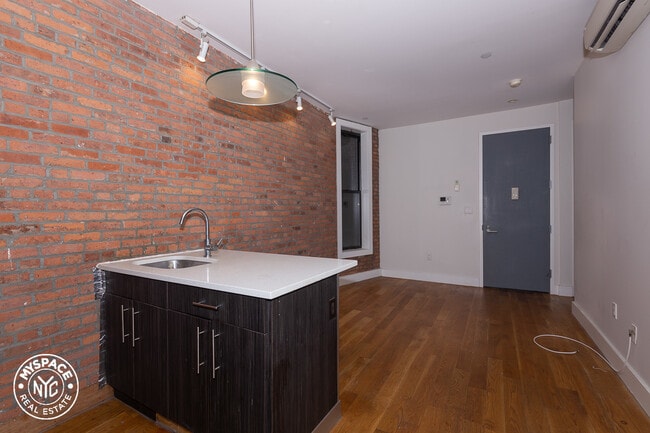 Building Photo - 410 Gates Ave