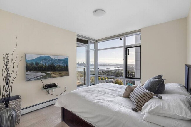 Photo du bâtiment - 158 13th St W