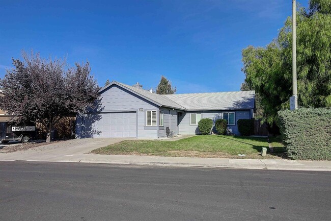 Building Photo - Updated 3 Bedroom Home on Quiet Court with Covered Patio