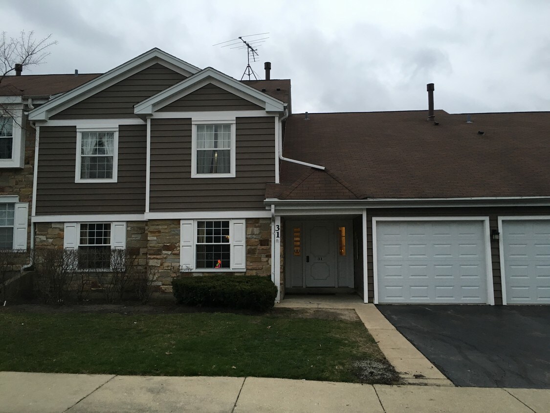 31 Trails Dr, Schaumburg, IL 60194 Townhome Rentals in Schaumburg IL