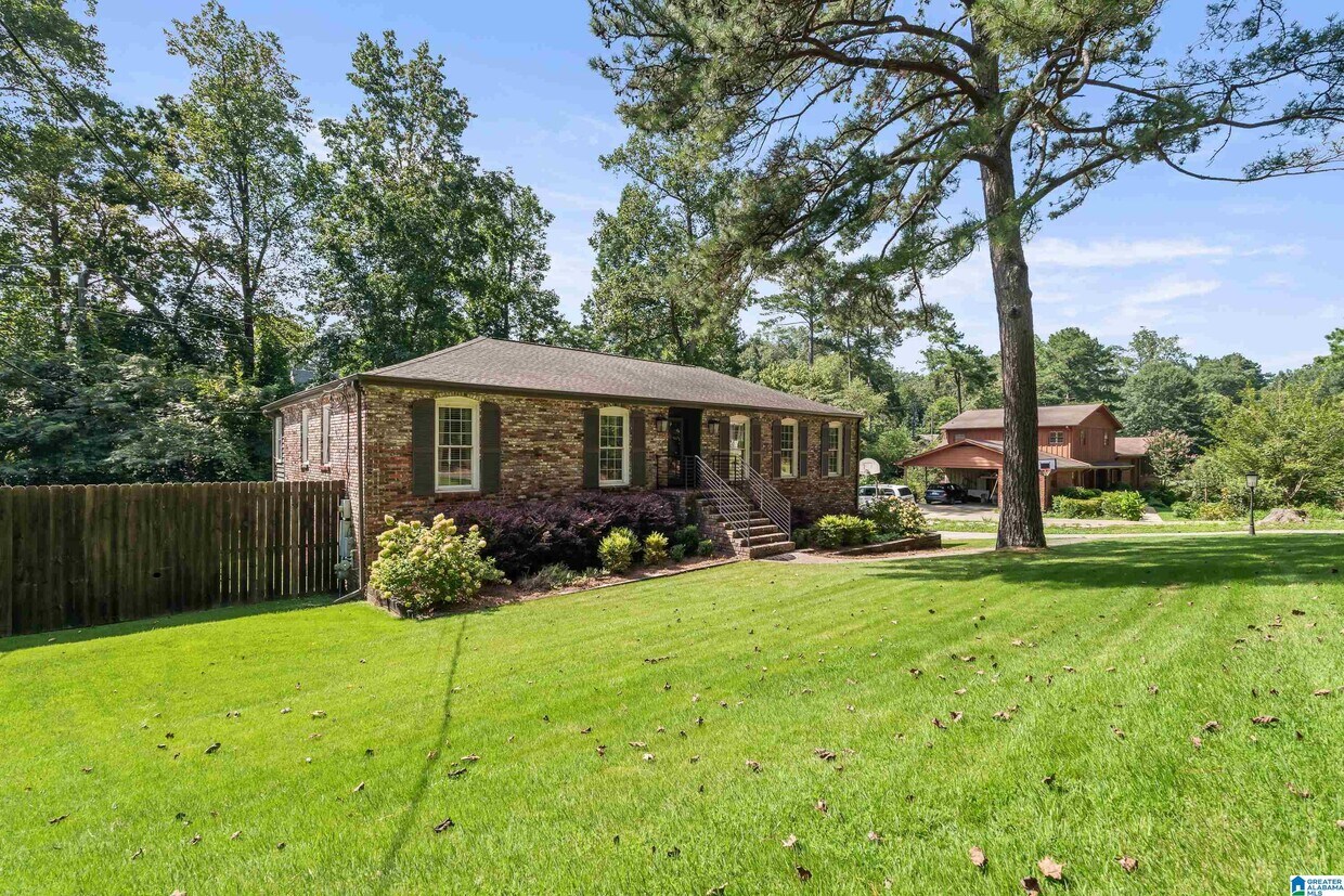 Foto principal - 3708 Northcote Dr.