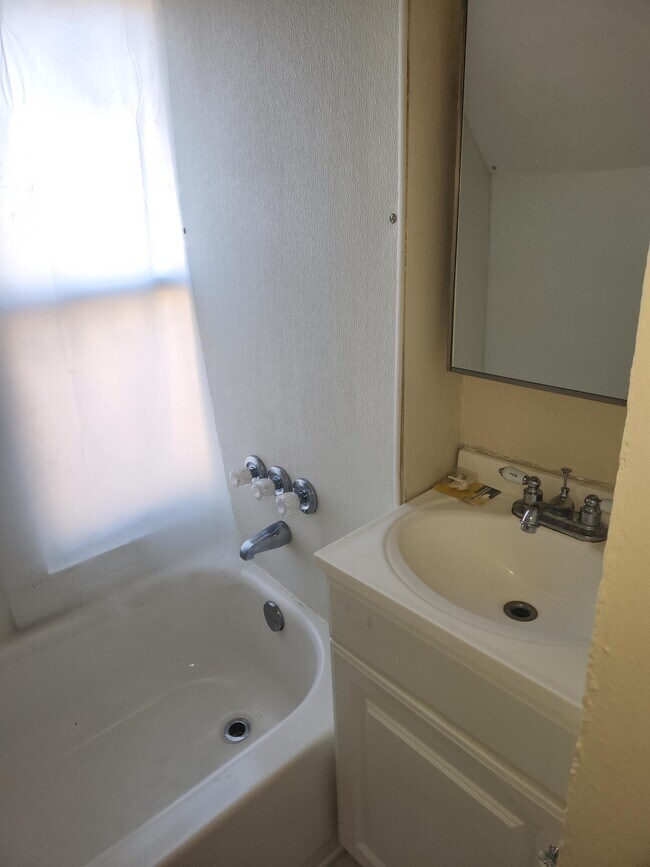 Foto del edificio - 1361 Woodland Ave NW
