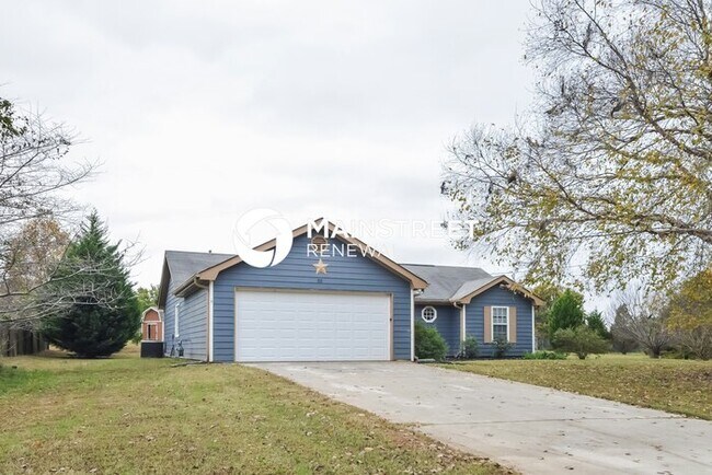 Building Photo - 3 Bedroom Pet-Friendly Home in Covington, GA with Main Street Renewal