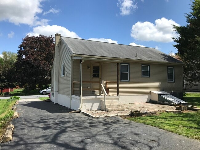Building Photo - 116 Buttonwood Ln