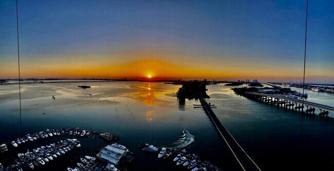 Foto del edificio - 555 NE 15th St